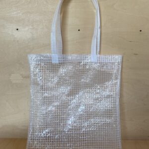 Gennemsigtig håndlavet totebag i upcycled stilladsplast